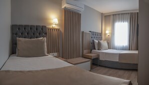 Minibar, in-room safe, desk, laptop workspace - Hotel Bleu Nuit Bodrum (Bodrum)