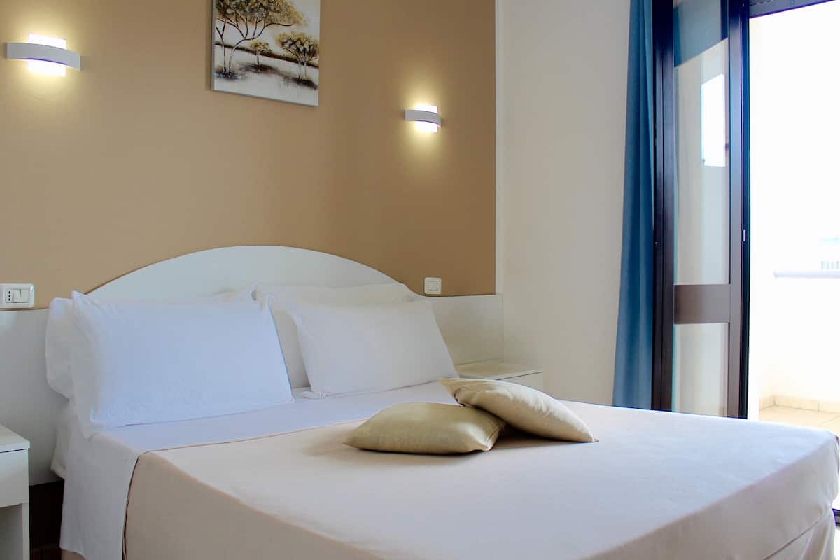 Standard Double Room, Balcony | In-room safe, desk, blackout curtains, soundproofing
