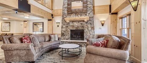 Télévision, cheminée