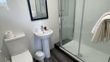 Family Room 2 Adults, 2 Children | Badezimmer