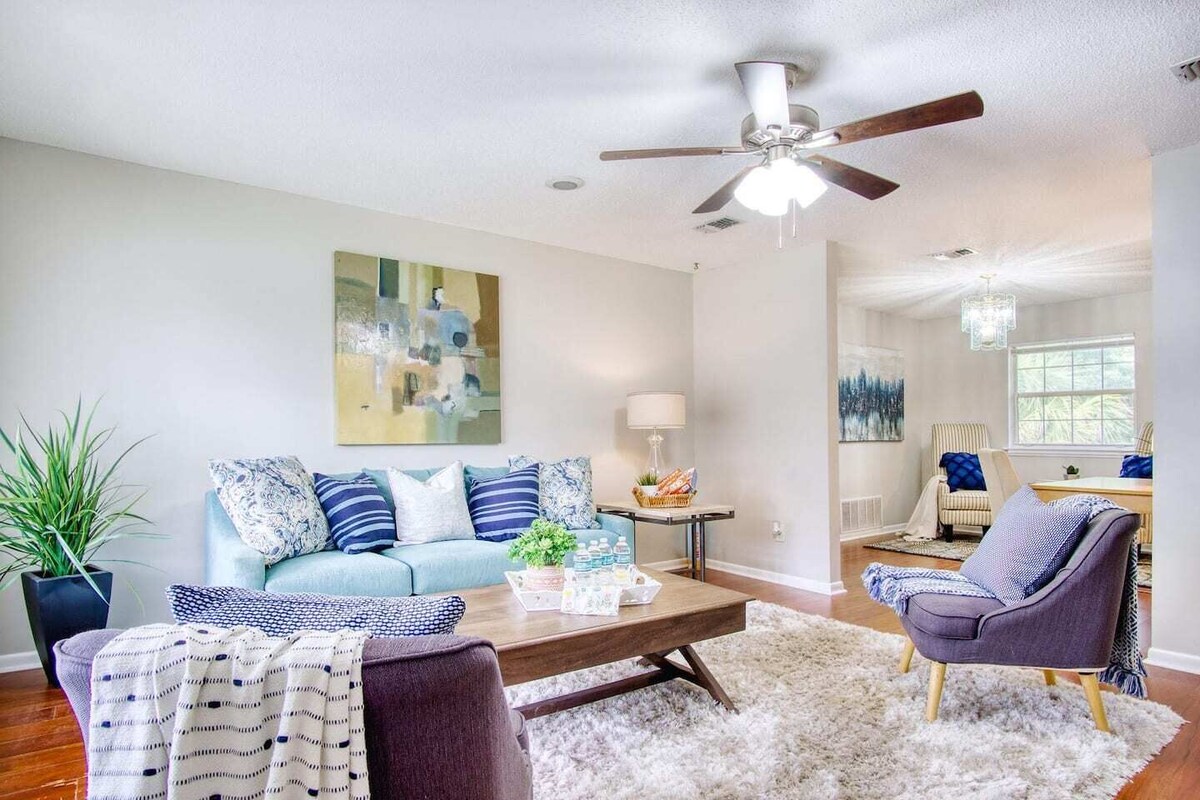 ~Candy Apple Plush Pad_Sleeps 10_Trains & Shops~