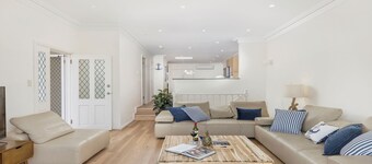 Ancora – Relaxed Coastal Living, Walk to Beach