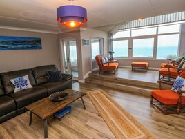 Cottage | Living area