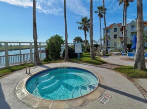 Et oppvarmet basseng