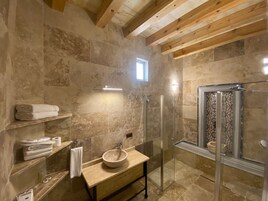 Habitación panorámica | Baño | Ducha y cabezal de ducha tipo lluvia