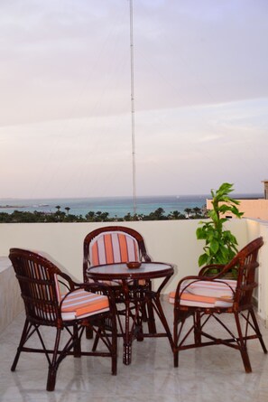 Quarto triplo standard | Terraço/pátio