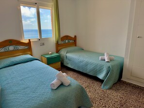 1 chambre, fer et planche à repasser, Wi-Fi, draps fournis