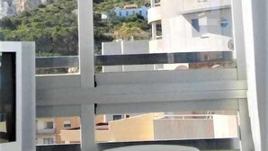 A room with a large window overlooking a mountain and buildings. - 9A sea views and wifi (Calpe/Calp)