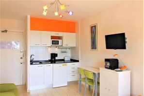 Fridge, microwave, stovetop, coffee/tea maker