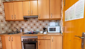 Frigorifero, microonde, forno, macchina per tè/caffè
