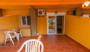 Outdoor dining - 21C VORA 1 bedroom with sea views and wifi (Calpe/Calp)