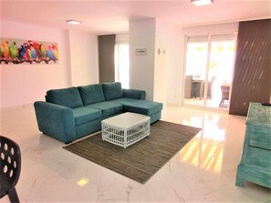 TV - 0E M2 1st line with large terrace and sea views (Calpe/Calp)