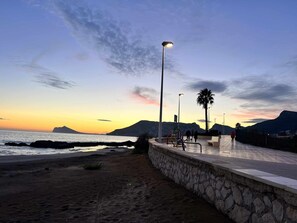 Una spiaggia nelle vicinanze