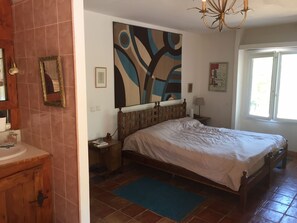 4 chambres, fer et planche à repasser, Wi-Fi, draps fournis