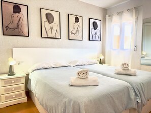 1 slaapkamer, een strijkplank/strijkijzer, wifi, beddengoed