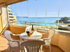Outdoor dining - B Voramar 45 sea views and wifi (Calpe/Calp)