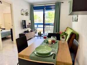 تناول الطعام