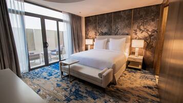 Superior King Room With Balcony | Hypo-allergenic bedding, minibar, individually decorated
