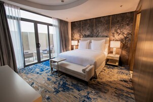 Superior King Room With Balcony | Hypo-allergenic bedding, minibar, individually decorated