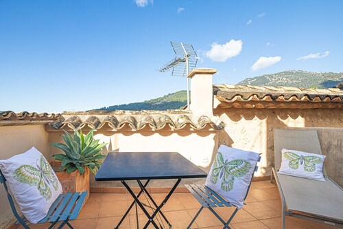 L'Angel by Rentallorca