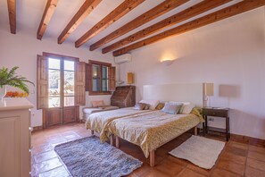 2 makuuhuonetta, silitysrauta/-lauta, ilmainen Wi-Fi, vuodevaatteet