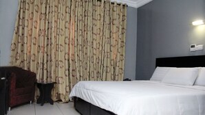 Unclassified image, 3 of 4, button - HOUSE5 ROYAL COMFORT (Lagos)