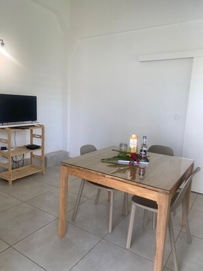 Dining - Comfortable Cosette apartment in La Jaille, in the center of Guadeloupe (Baie-Mahault)