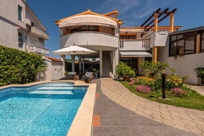 A modern two-story house with a swimming pool, outdoor seating, and a garden. - Villa Petra (Bibinje)