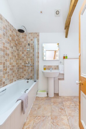 Bathroom - Stables Cottage - deep in the Devon countryside (Holsworthy)