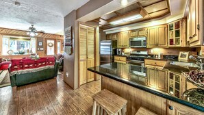 Rumah, 2 kamar tidur | Dapur pribadi | Mesin pembuat kopi/teh, lemari es, oven, dan kompor