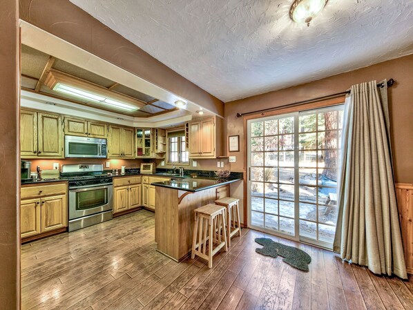 Cottage, 2 Bedrooms | Private kitchen