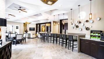 Villa, varias habitaciones | Restaurantes