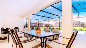 Vila, beberapa kamar | Tempat makan