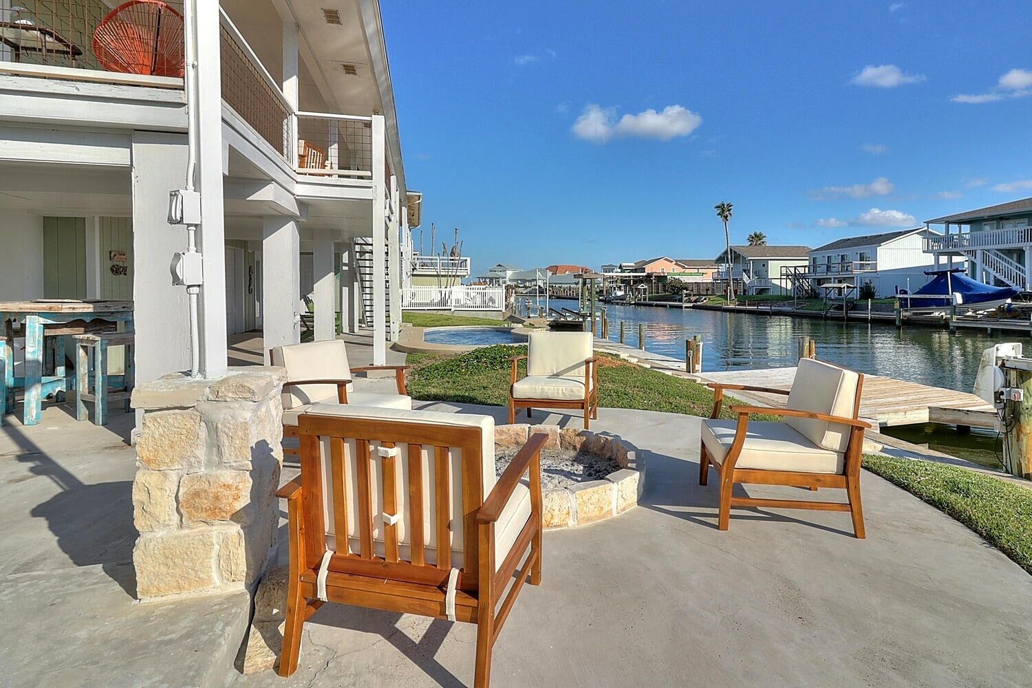 House, 4 Bedrooms | Balcony