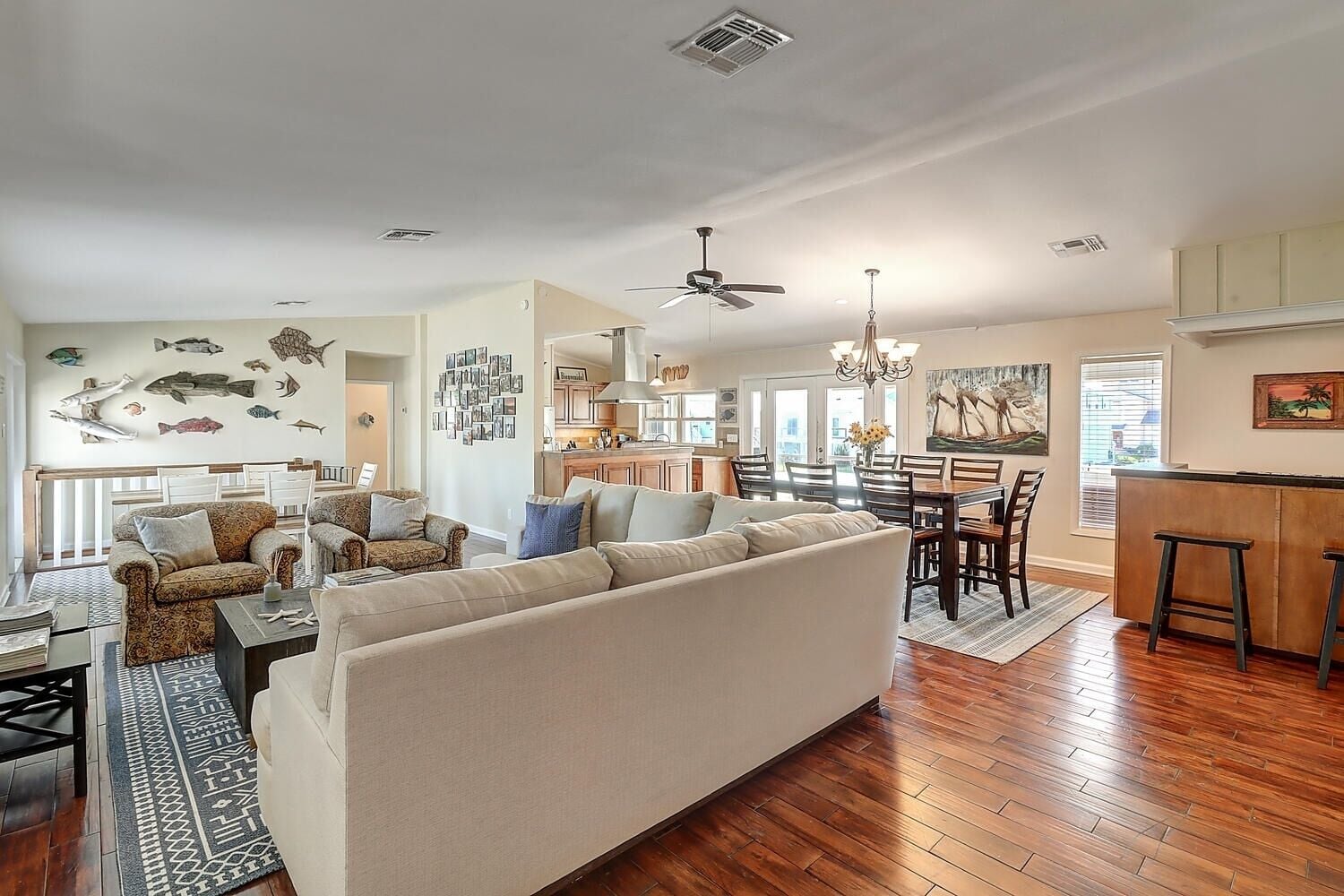 House, 4 Bedrooms | Living room | Smart TV, streaming services