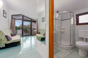 Dusche, Haartrockner, Handtücher