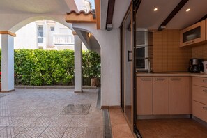 Geladeira, micro-ondas, fogão, cooktop