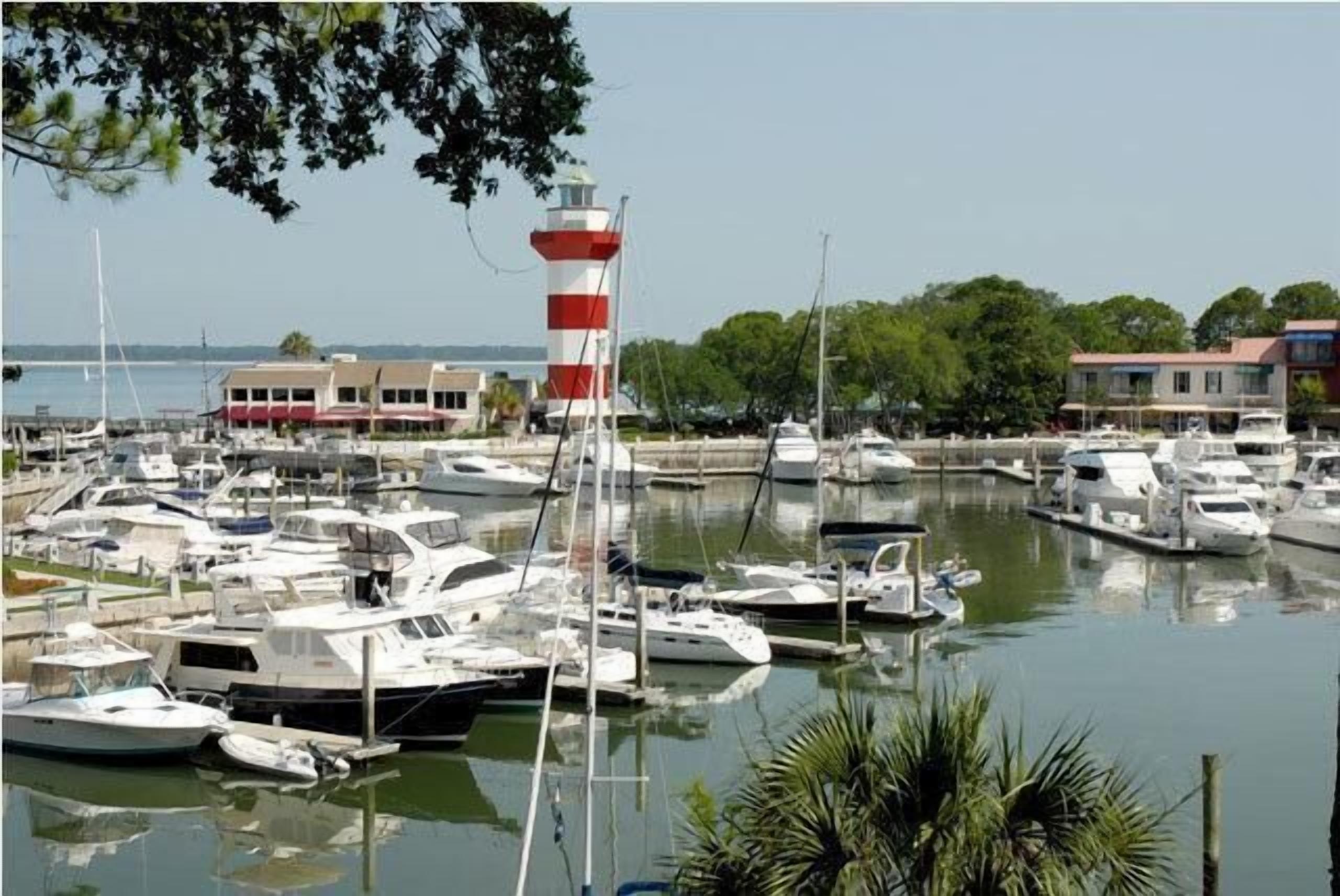 Breezy Water Views Villa w/ Kitchen, WiFi & Private Balcony - Near Pool & Golf