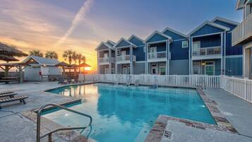 Opvarmet pool, liggestole