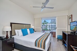 1 bedroom, iron/ironing board, free WiFi, bed sheets - Beach Club Top Floor Spa Suite 3131 (Palm Cove)