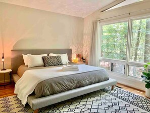 3 habitaciones, tabla de planchar con plancha y cuna de viaje 