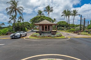 Exterior - Luxurious Golf Course Ko Olina Kai Estates Getaway w/Parking & Near the Beach (Kapolei)