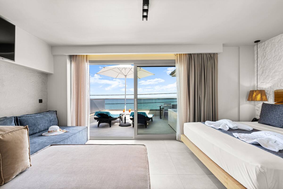 Sea View Junior Suite with Jacuzzi | Hypo-allergenic bedding available, in-room safe, blackout drapes