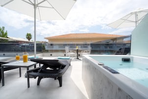 Garden View Double Room with Jacuzzi | Garden view