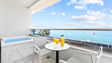 Sea View Suite with Jacuzzi and Kitchenette | Beach/ocean view