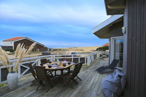 Outdoor dining - "La Villa Tchanquée " Dominant view of the Ocean & Pines (Soorts-Hossegor)