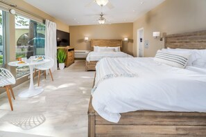 4 bedrooms, iron/ironing board, travel cot, free WiFi - Deep Cove Getaway | Concierge Services (Marble Falls)