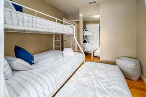 4 chambres, fer et planche à repasser, lit parapluie, Wi-Fi gratuit