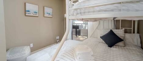 4 chambres, fer et planche à repasser, Wi-Fi gratuit, draps fournis