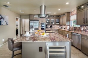 Fridge, microwave, oven, stovetop - Deep Cove Getaway | Concierge Services (Marble Falls)